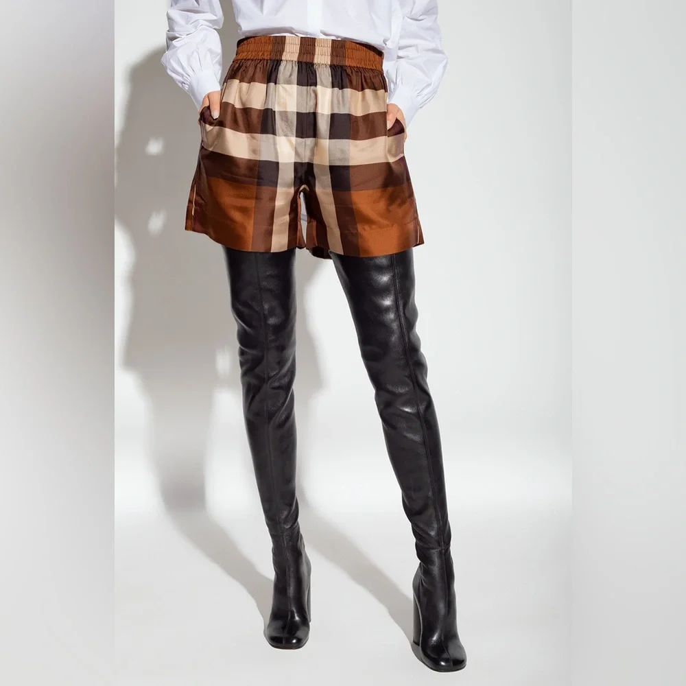 SILK CHECK BURBERRY SHORTS WOMENS Size 2 US - Picture 1 of 11